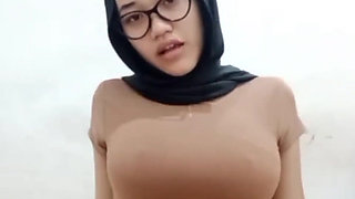 Horny Hijab Masturbation Until Wet