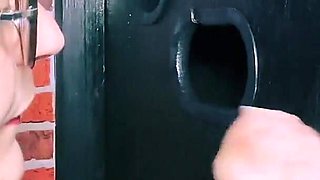 Elizabethhunny Loves Gloryholes