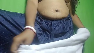 Desi Bhabhi Fingaring With Wine Bottale,,,bhoudir Gude Moder Botol