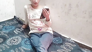 Little step sister ko nanga kar room me pakad ke pela