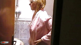 Martha: Amateur Wife Naked in Her Shower