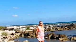 I get really excited when people watch me masturbate on the beach.