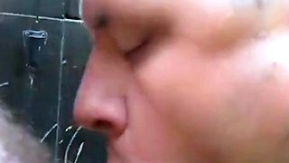 Ein Blase-Date im Freien mit einem Amateur