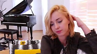 Smoking hot blonde is ready to do porn
