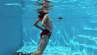 Hot mixed race teen Fernanda Releve swimming naked