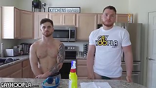 Bodybuilder jerk off