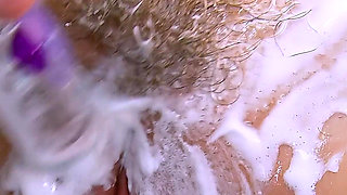 Kamilla Kaboose - the Razor's Edge Pussy Shaving