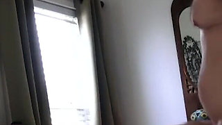 Curvy wife plays in the bedroom