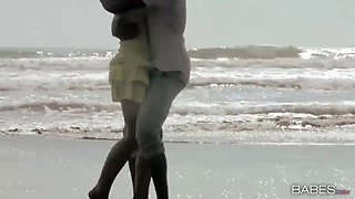 Stunners - secret getaway - Julia Roca