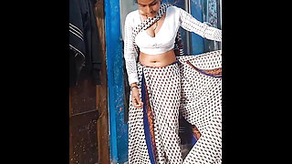 Malik Ne Pembantu Rumah Ke Chut Ka Pani Nikal Diya Desi Gaya Mein Dalam Audio Hindi