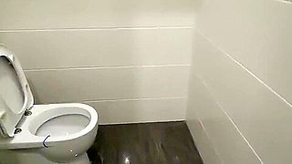 I masturbate pussy in a public place, in the toilet of the gym.