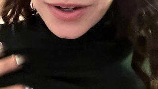 Amateur webcam babe dildo masturbation