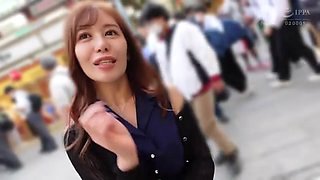 綺麗なお姉さんが艶やか唇でキスとフェラして、妖艶な腰使いで年下男とラブラブエッチ