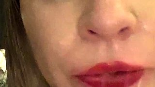Close up amateur beauty uses her toy to masturbates