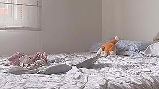 Dos Chicas Poniendose Su Ropa Del Gym, Tocandose Y Mostrando Sus Culos Hasta El Orgasmo