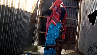 Bangladeshi HOT Viral Girl Bathing Show 4th Part