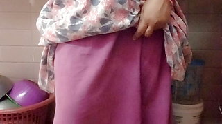Hot sexy Kitu Bhabhi enjoyed her pussy by inserting her finger in it.