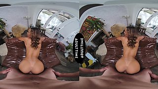 Kylie Le Beau rides Dante Colle’s cock in vr
