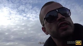 Hunt4k. rothaarige für geld vor ihrem freund gefickt
