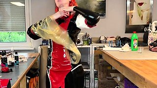 Amateur cd in latex masturbating dildoing