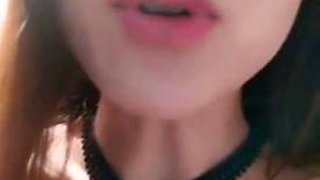 A very slut in Shenzhen can fuck her in the bathroom as long