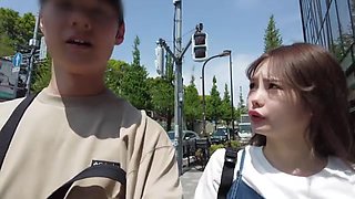 萌え系美女のディープキスとアナル舐め！M字開脚で指マンされ、パイパンオマンコが濡れる