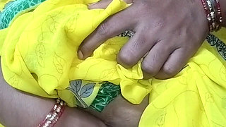 Desi Saira Yellow Saree Home Alone Fingaring