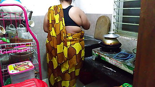 Desi Moti Gand Wali Aunty Fucked By Stepson in Kitchen when she cooking!