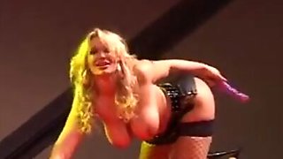 Voluptuous lady screws herself on stage