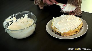 Sweet Treat For A Neighbor With Olivia Austin, Logan Long - Brazzers