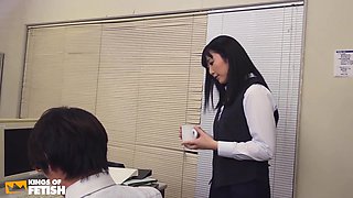 Japanese Secretary Blows Her Boss Before Getting Bush Satisfied