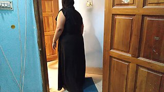 Saudi Hot Aunty Sweeping House When Neighbor Boy Saw Her Big Tits and Ass Gets Seduced &hot Cum - Boruqa & Hijab Aunty