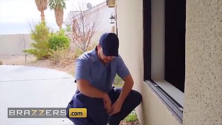 Lucky Mailman Fucks Katy Jaynes Ass On The Massage Table & Shoots His Load On Her Face