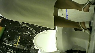 Amateur asian masturbates