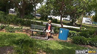 Bangbros - jonathan green and lindsey lakes have hot car sex until he pops on her face and makes a dirt