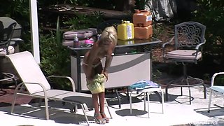 Voyuer Pool Stunner - Veronika Symon