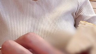 I can't masturbate at home, so when I was masturbating at a family restaurant, my pant voice leaked to the person who was tore in the next room and I was about to get caught ...