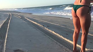 Beach sex is the craziest way to have heavy orgasm for a cock