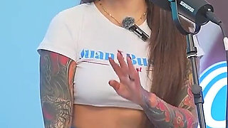 Mariejane Latina Tattooed Amateur Discovers Squirt on Her First Time