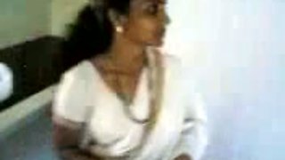 Indian amateur housewife showed off her natural tits on camera