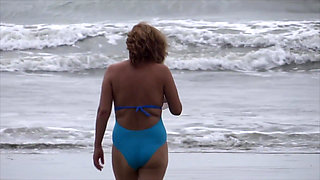 I Expose Myself on the Beach and Before Fucking a Stranger, I Urinate in Front of Him