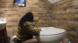 Preview-milfycalla- Pee Play in Bathtub While Wearing a Fur Coat and Pantyhose 198