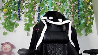 Amateur Big Boobs jerks Big Dick