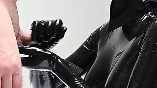 Latexdoll Handjob
