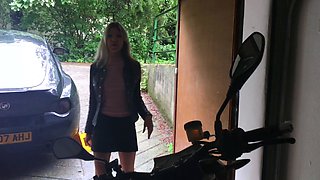 Cute amateur blonde teen Nishe pussy fucked in the car