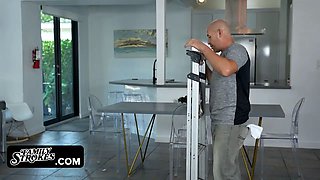 Fortunate young stud screws big titted latin aunty while her spouse is not witnessing