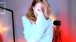 Nerdy amateur british teen babe masturbates