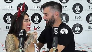 Sara Blonde in the spicy room of the Argentine ELO PODCAST - FULL INTERVIEW