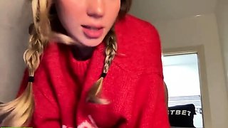 Lovely Amateur teen brunette masturbating outdoor