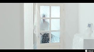 Brunette Housewife Freeze Fuck - Handyman Hypnotizes Big Ass Babe